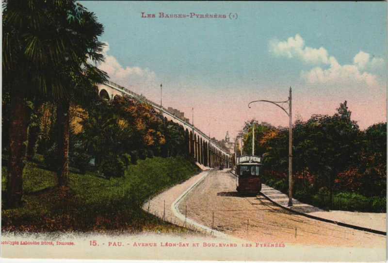 Carte postale ancienne Pau Avenue Leon-Say et Boulevard les Pyrenees - Tram à Pau