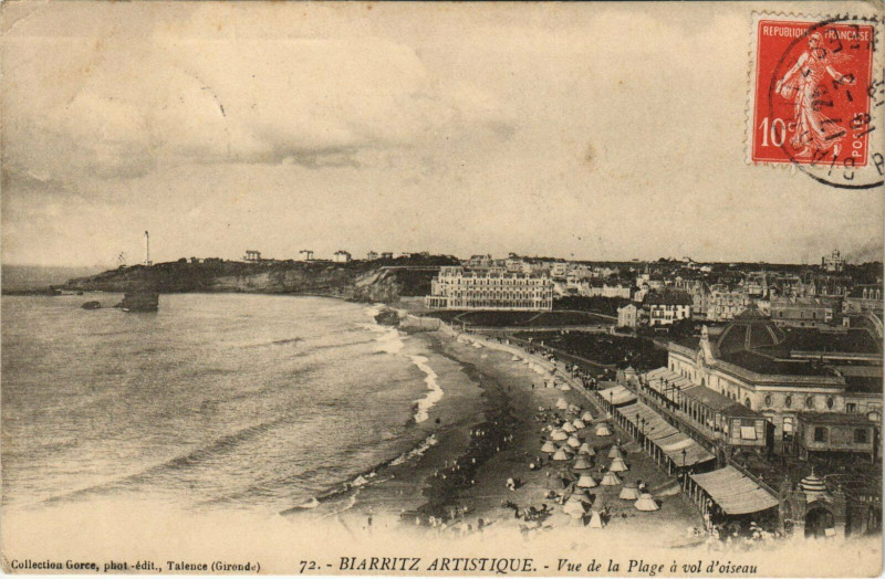 Carte postale ancienne Biarritz Vue de la Plage a Vol d'Oiseau à Biarritz