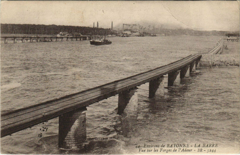 Carte postale ancienne La Barre Vue sur les Forges de l'Asour - Environs de Bayonne à Bayonne