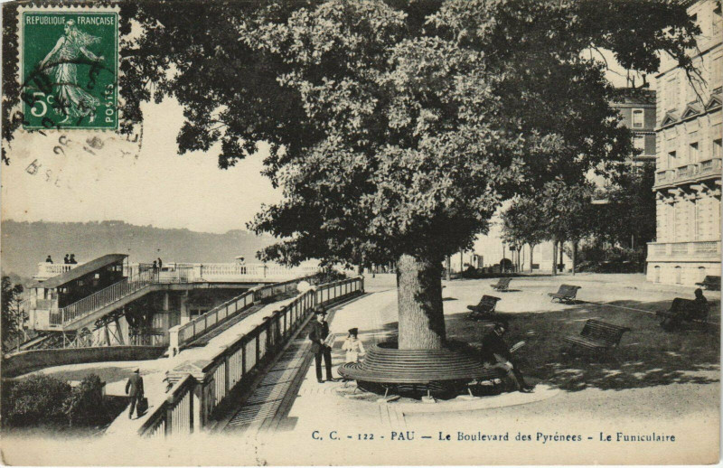 Carte postale ancienne Pau Le Boulevard des Pyrenees - Le Funiculaire à Pau