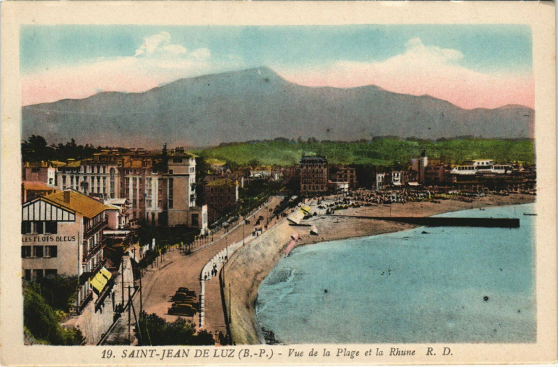 Carte postale ancienne Saint-Jean-de-Luz Vue de la Plage et la Rhune à Saint-Jean-de-Luz