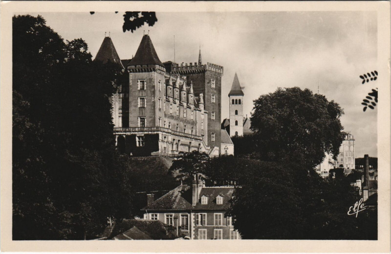 Carte postale ancienne Pau Le Chateau Henri Iv - Vu du Parc à Pau