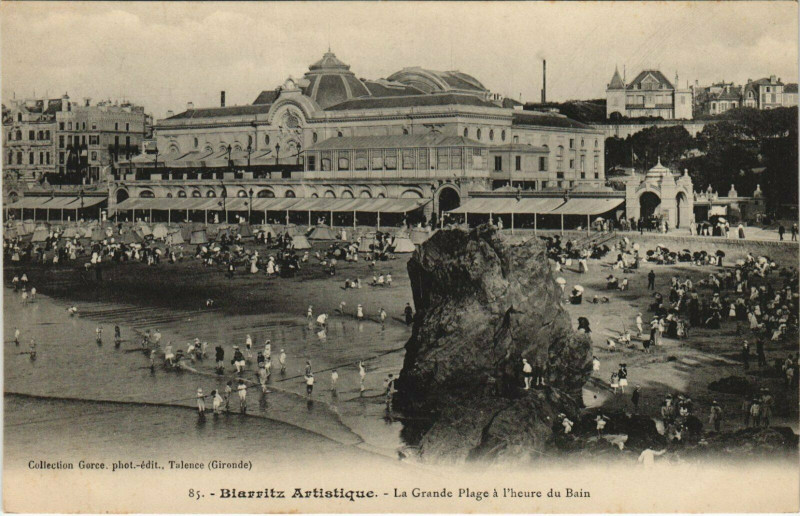 Carte postale ancienne Biarritz La Grande Plage a l'Heure du Bain à Biarritz