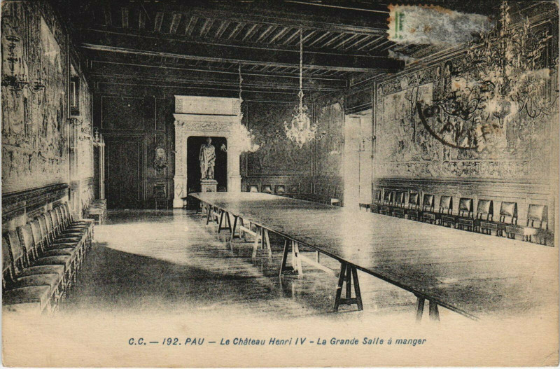 Carte postale ancienne Pau Le Chateau Henri Iv - La Grande Salle a Manger à Ger