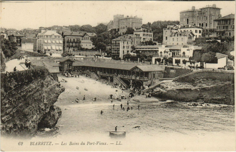 Carte postale ancienne Biarritz Les Bains du Port Vieux à Biarritz