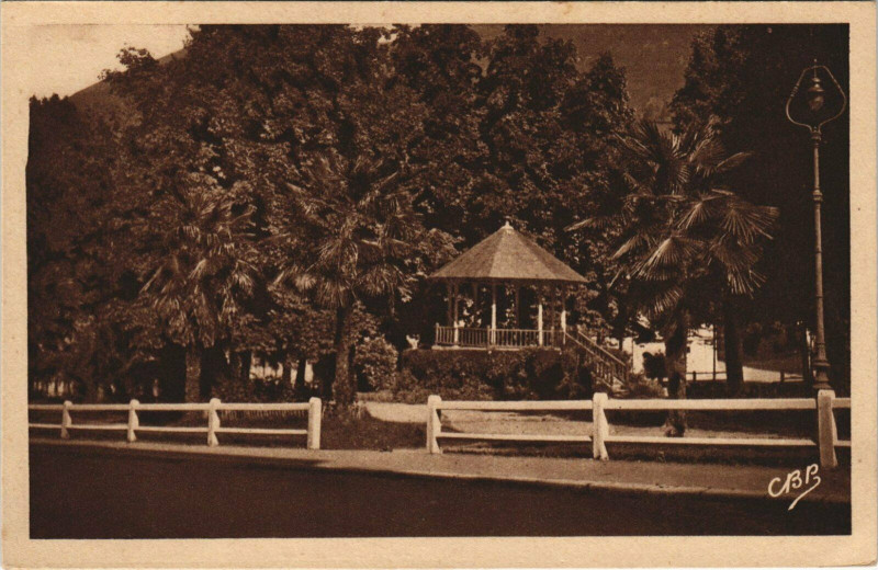 Carte postale ancienne Eaux-Bonnes Le Jardin Darralde à Eaux-Bonnes