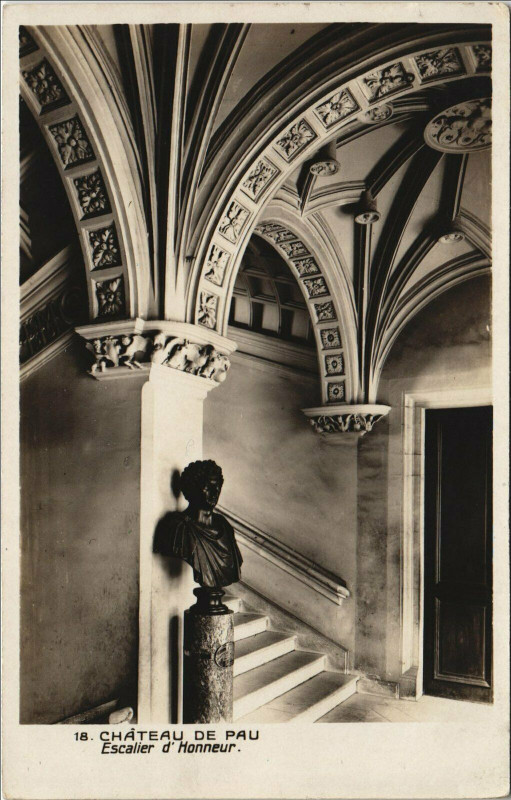Carte postale ancienne Pau Chateau de Pau - Escalier d'Honneur à Pau