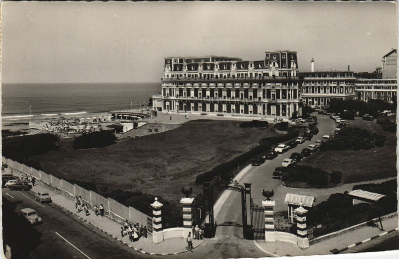 Carte postale ancienne Biarritz L'Hotel du Palais à Biarritz