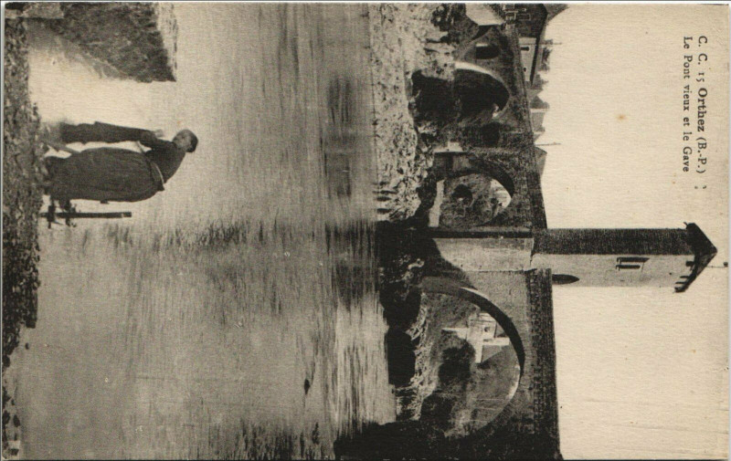 Carte postale ancienne Orthez Le Pont Vieux et le Gave à Orthez