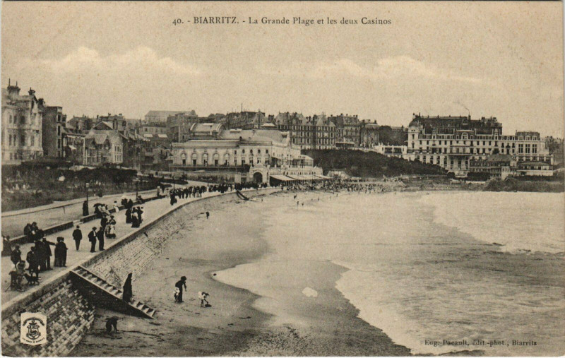 Carte postale ancienne Biarritz La Grande Plage et les Deux Casinos à Biarritz