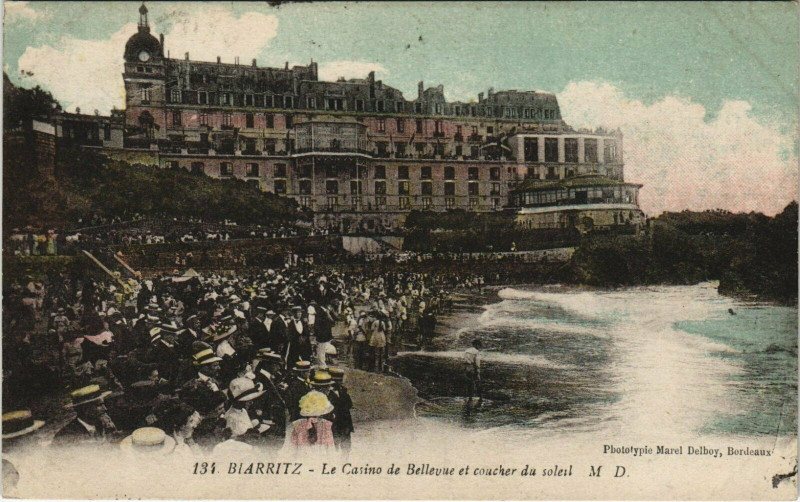 Carte postale ancienne Biarritz Le Casino de Bellevue et Coucher du Soleil à Biarritz