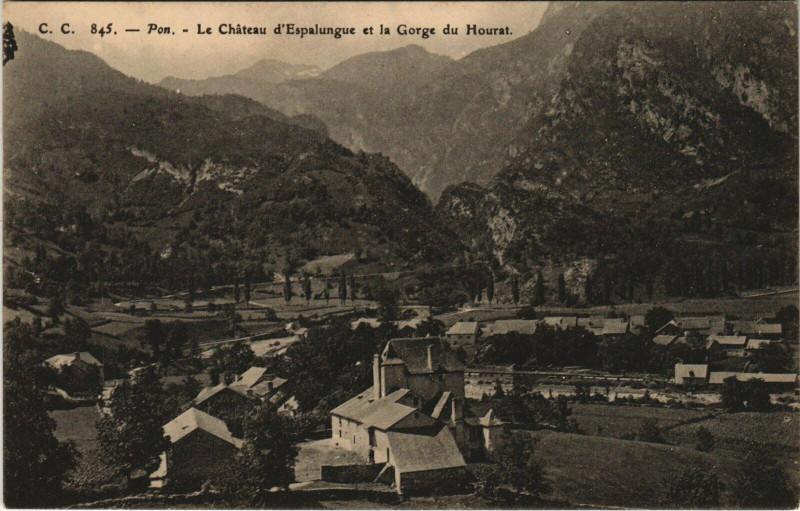 Carte postale ancienne Pau Pon - Le Chateau d'Espalungue et la Gorge du Hourat à Pau
