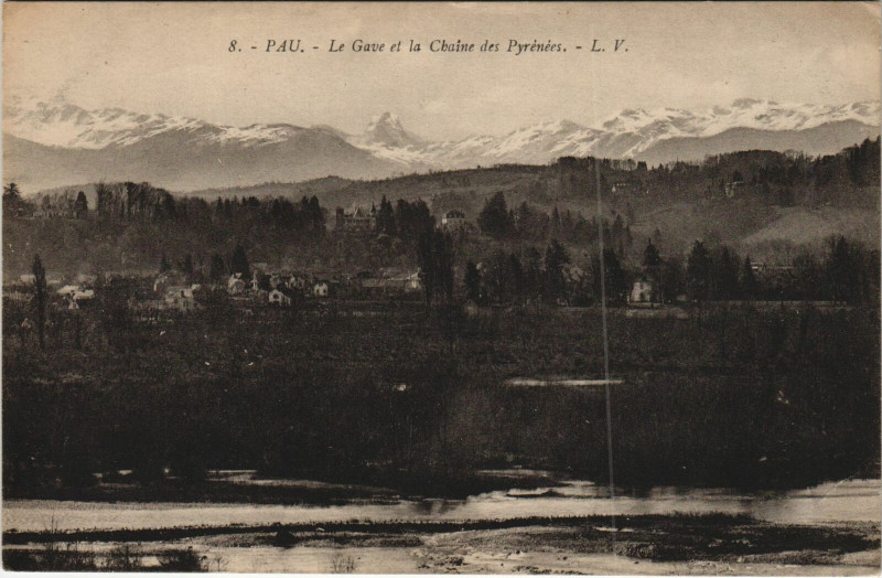 Carte postale ancienne Pau Le Gave et la Chaine des Pyrenees à Pau