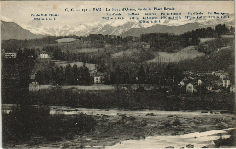 Carte postale ancienne Pau Le Fond d'Ossau - Vu de la Place Royale à Pau