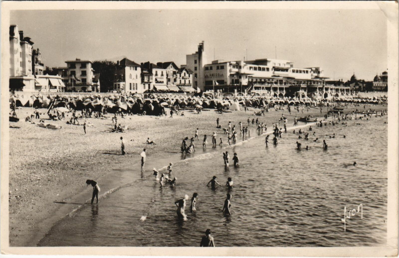 Carte postale ancienne Saint-Jean-de-Luz La Plage et la Pergola à Saint-Jean-de-Luz
