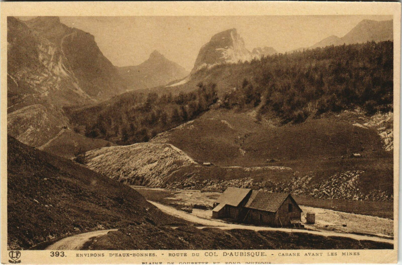 Carte postale ancienne Eaux-Bonnes Env - Route du Col d'Aubisque Cabane avant les Mines à Eaux-Bonnes