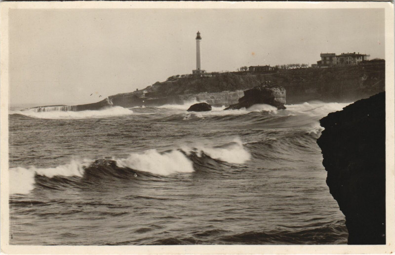 Carte postale ancienne Biarritz Pointe Saint Martin et le Phare à Biarritz