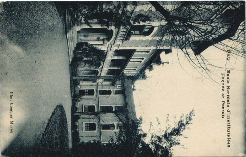 Carte postale ancienne Pau Ecole Normale d'Institutriees - Facede et Perron à Pau