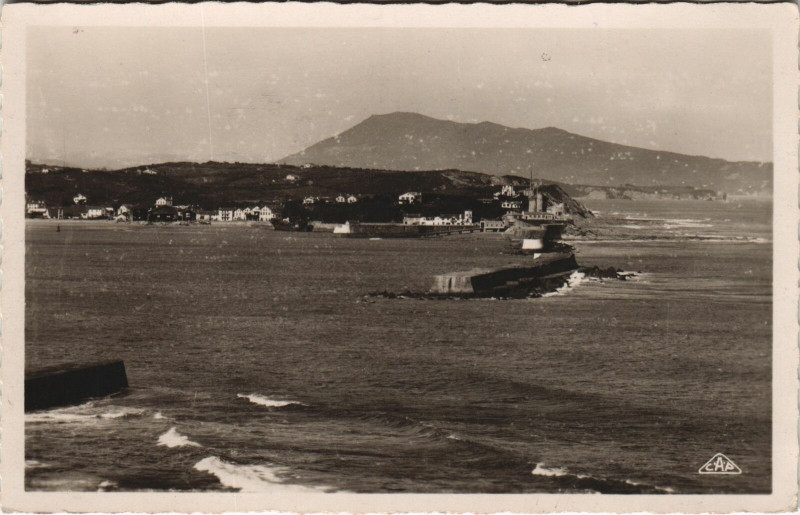 Carte postale ancienne Saint-Jean-de-Luz La Cote Basque vers le Jaizquibel à Saint-Jean-de-Luz