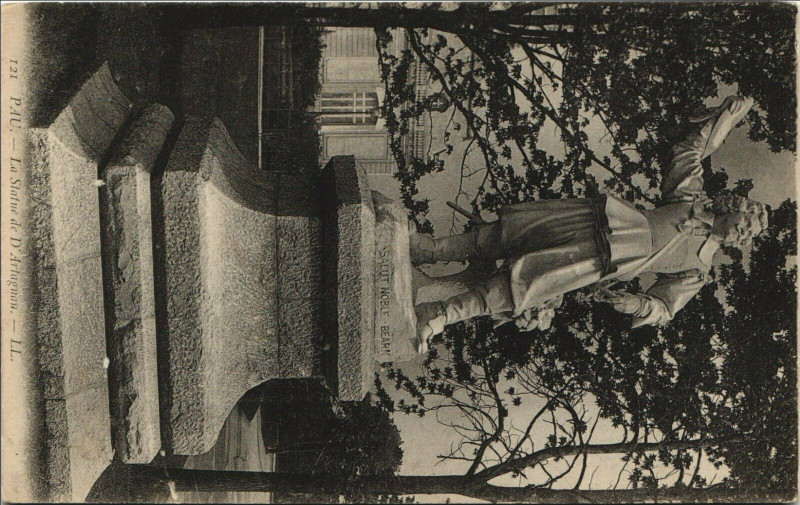 Carte postale ancienne Pau La Statue de D'Artagnan à Pau