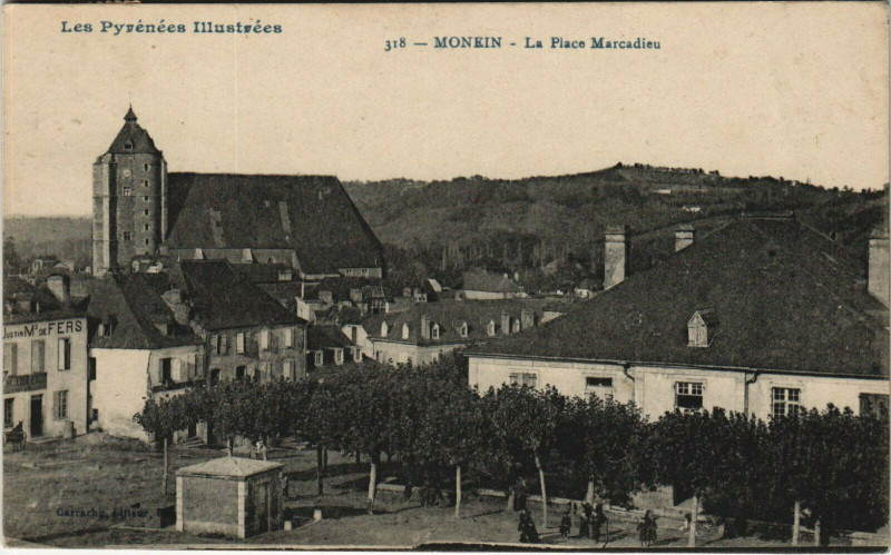 Carte postale ancienne Monein La Place Marcadieu à Monein