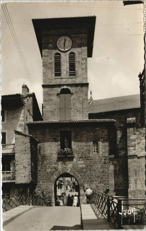 Carte postale ancienne Saint-Jean-Pied-de-Port L'Eglise à Saint-Jean-Pied-de-Port