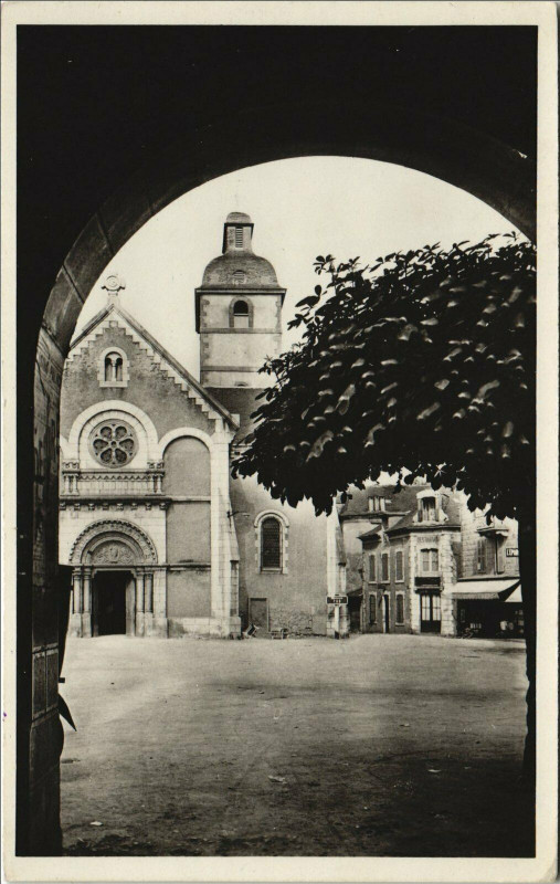 Carte postale ancienne Arudy L'Eglise à Arudy