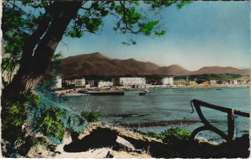 Carte postale ancienne Saint-Jean-de-Luz La Plage et la Rhune à Saint-Jean-de-Luz