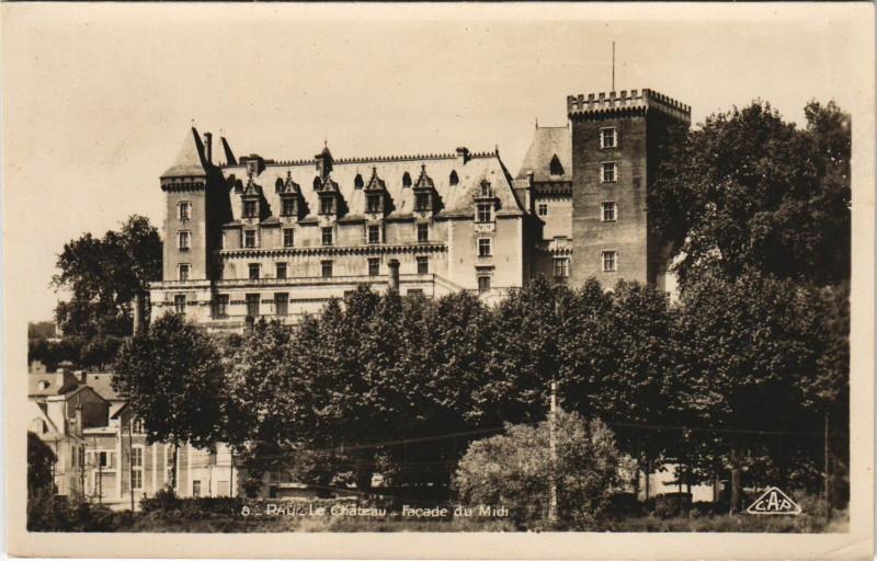 Carte postale ancienne Pau Le Chateau - Facade du Midi à Pau
