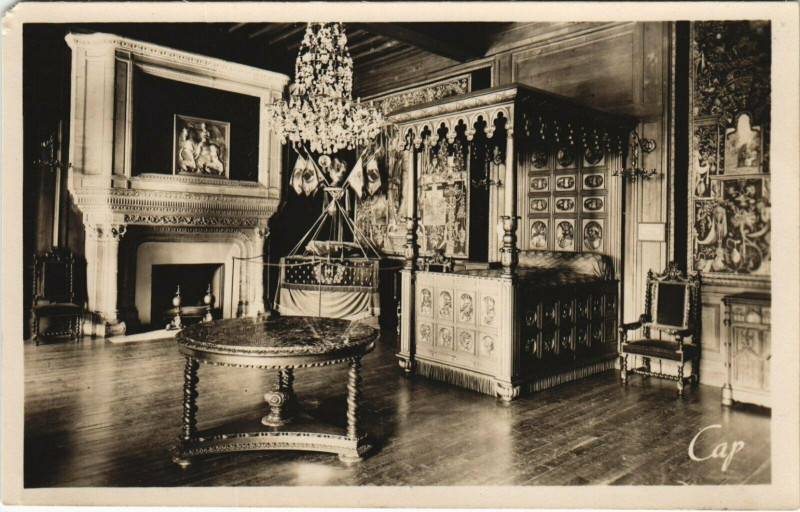 Carte postale ancienne Pau Le Chateau - Chambre et Berceau de Henri Iv à Pau