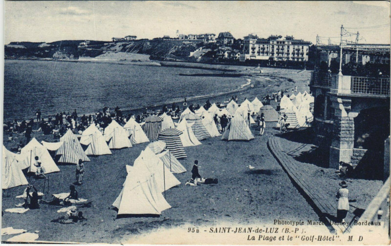Carte postale ancienne Saint-Jean-de-Luz La Plage et le Golf-Hotel à Saint-Jean-de-Luz
