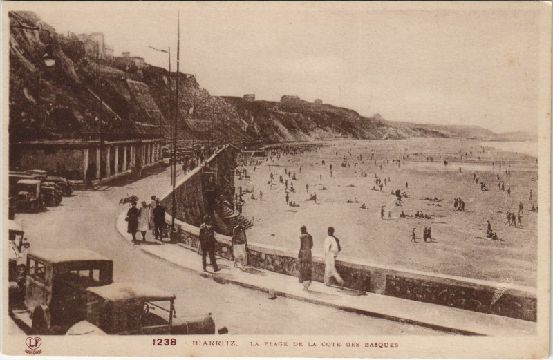 Carte postale ancienne Biarritz La Plage de la Cote des Basques à Biarritz