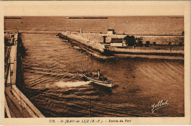 Carte postale ancienne Saint-Jean-de-Luz Entree du Port à Saint-Jean-de-Luz