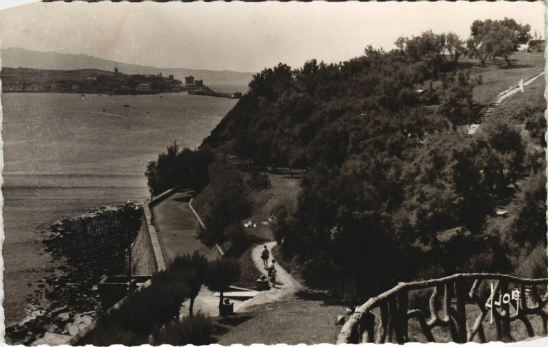 Carte postale ancienne Saint-Jean-de-Luz Entree de la Baie depuis le Sainte-Barbe à Saint-Jean-de-Luz