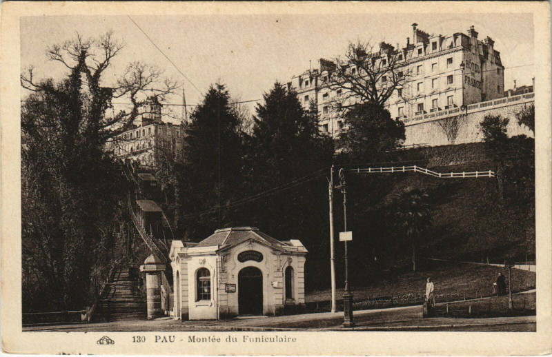 Carte postale ancienne Pau Montee du Funiculaire à Mont