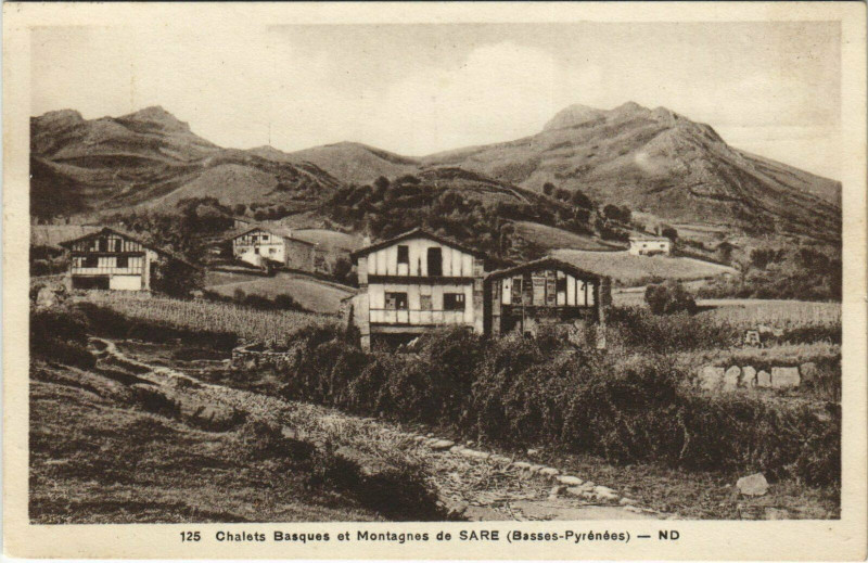 Carte postale ancienne Sare Chalets Basques et Montagnes de Sare à Mont