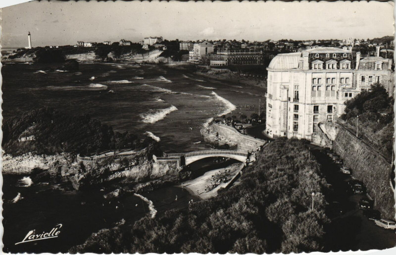 Carte postale ancienne Biarritz Vue Generale sur le Basta - La Grande Plage et le Phare à Biarritz