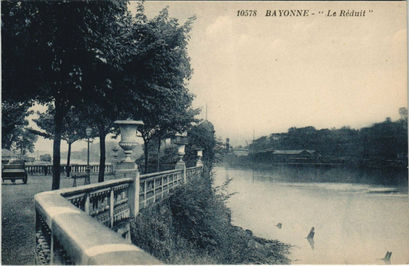 Carte postale ancienne Bayonne Le Reduit à Bayonne