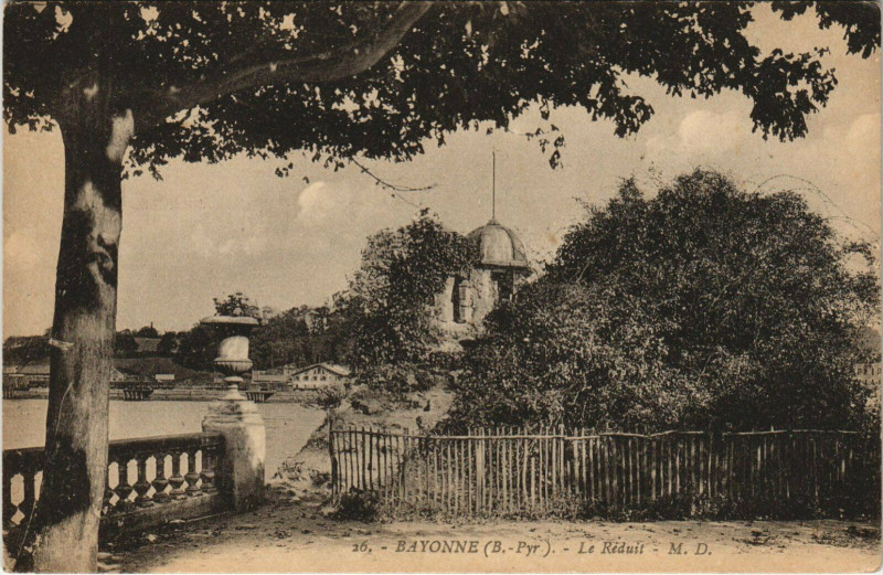 Carte postale ancienne Bayonne Le Reduit à Bayonne