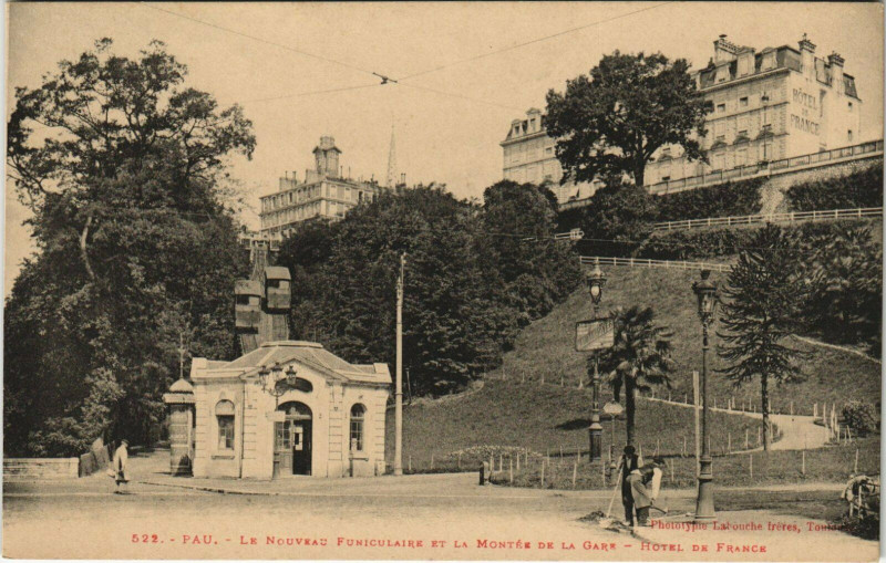 Carte postale ancienne Pau Nouveau Funiculaire et la Montee de la Gare - Hotel de France à Mont