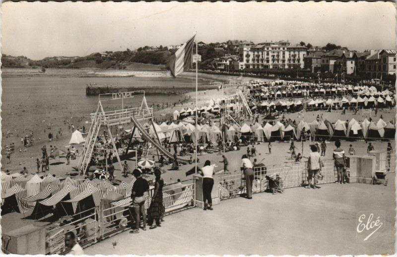 Carte postale ancienne Saint-Jean-de-Luz La Plage Vue de la Pergola à Saint-Jean-de-Luz