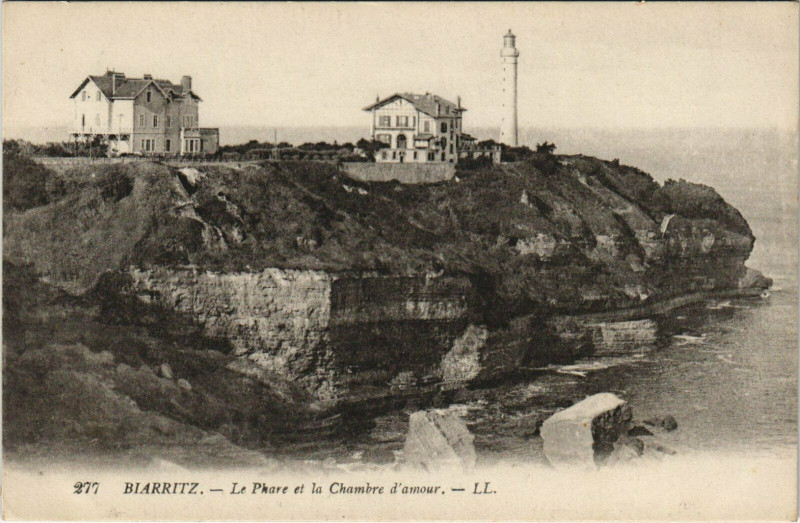 Carte postale ancienne Biarritz Le Phare et la Chambre d'Amour à Biarritz