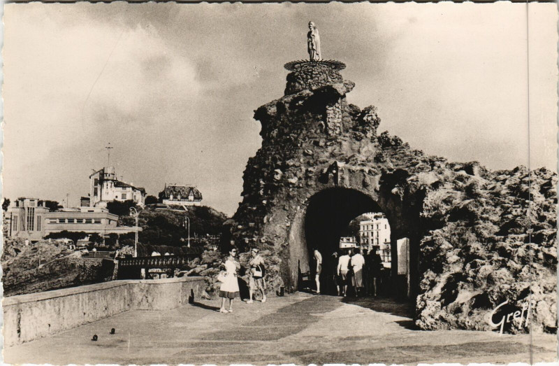 Carte postale ancienne Biarritz Le Rocher de la Vierge à Biarritz