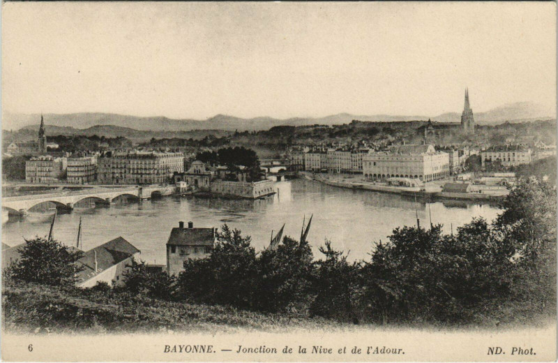 Carte postale ancienne Bayonne Jonction de la Nive et de l'Adour à Bayonne