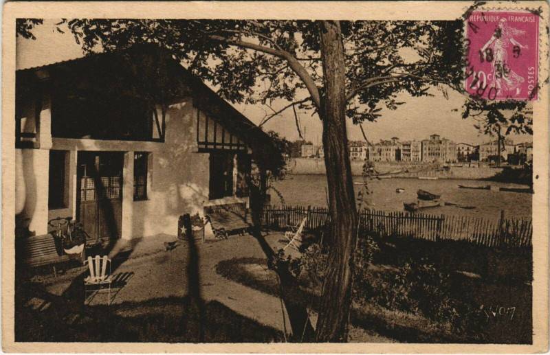 Carte postale ancienne Saint-Jean-de-Luz Un Joli Coin du Port à Saint-Jean-de-Luz