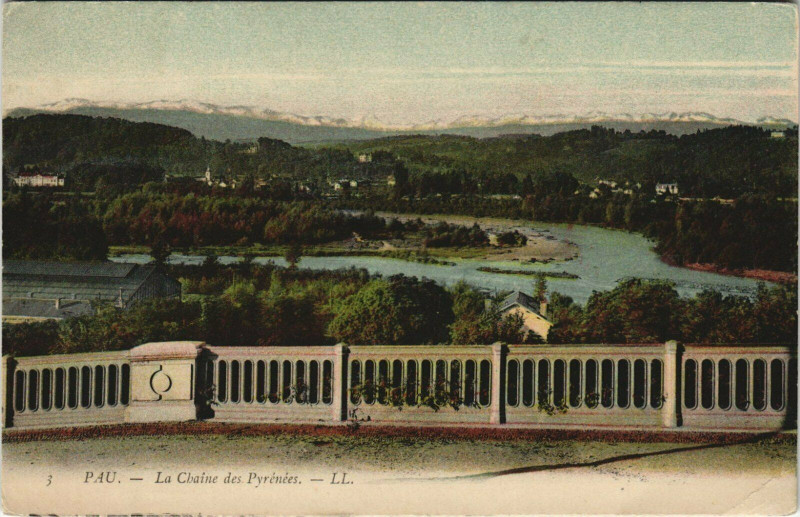 Carte postale ancienne Pau La Chaine des Pyrenees à Pau