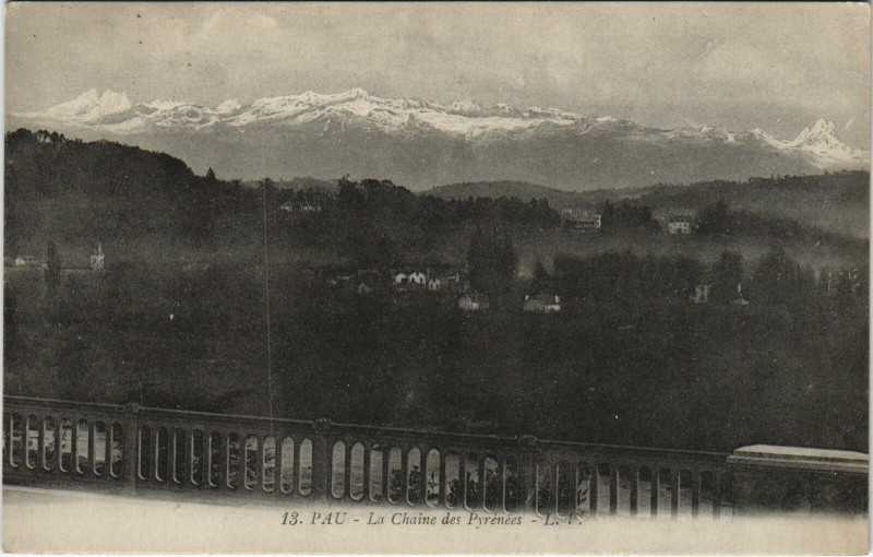 Carte postale ancienne Pau La Chaine des Pyrenees à Pau