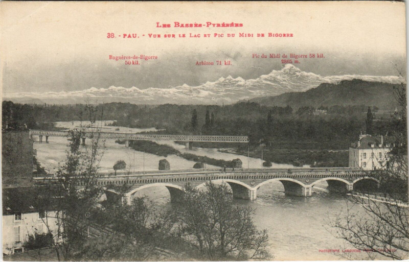 Carte postale ancienne Pau Vue sur le Lac et Pic du Midi de Bigorre à Pau