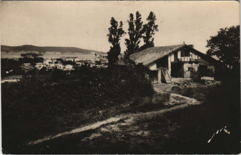 Carte postale ancienne Hendaye La Plage et les Hotels depuis Bellevue à Hendaye