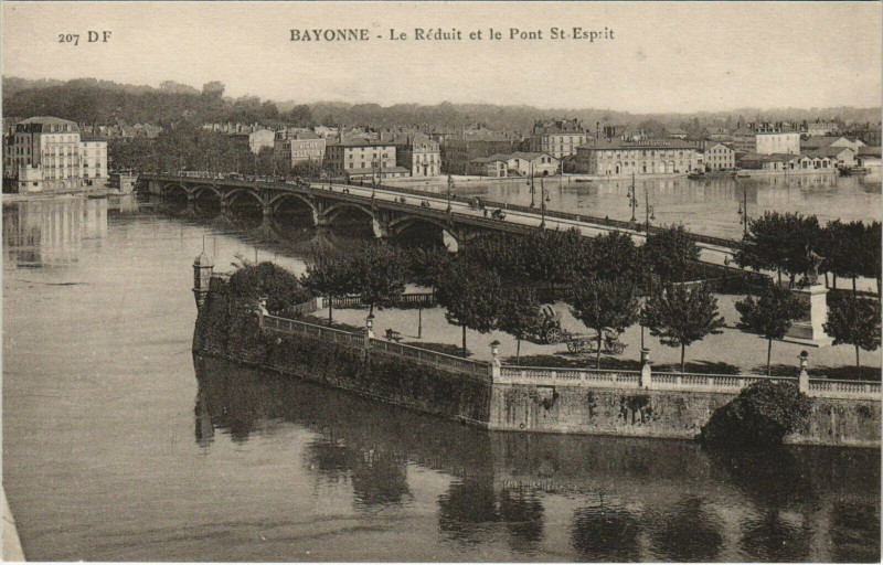 Carte postale ancienne Bayonne Le Reduit et le Pont Saint-Esprit à Bayonne